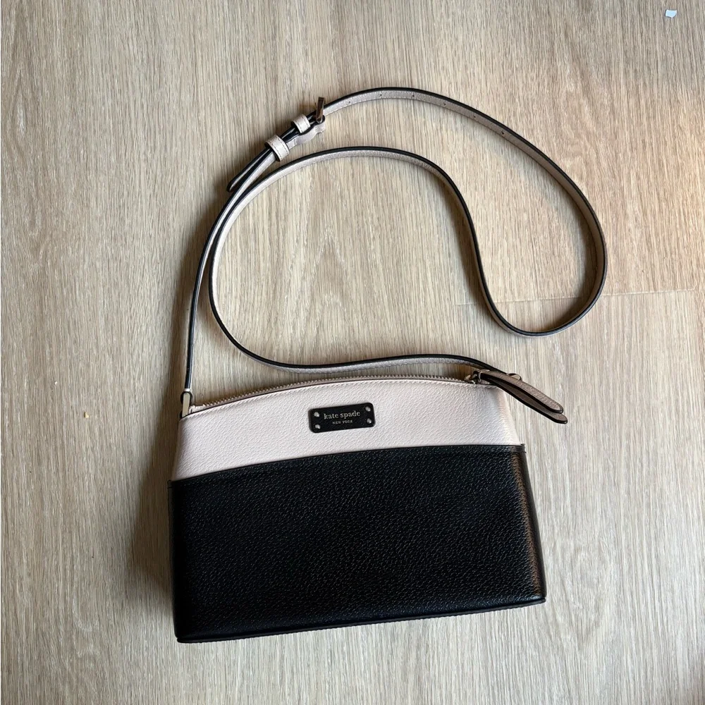 Kate Spade Jeanne Crossbody | Warm Vellum/Black | Structured Leather | LIKE NEW - Picture 1 of 13